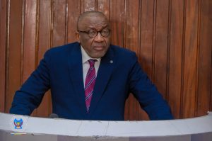 Le rapporteur de l’Assemblée nationale Jacques Djoli s’exprime devant la presse sur les préparatifs de la rentrée parlementaire prévue au Centre culturel et artistique des pays d’Afrique centrale à Kinshasa.