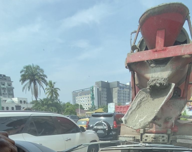 Embouteillages à Kinshasa: Félix Tshisekedi met en garde les ministres qui empruntent les sens interdits