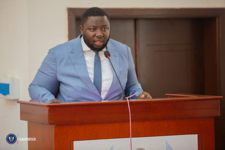 Kinshasa : “Le déplacement des câbles électriques et des conduites d’eau ralentit les travaux routiers”, admet le ministre des Infrastructures